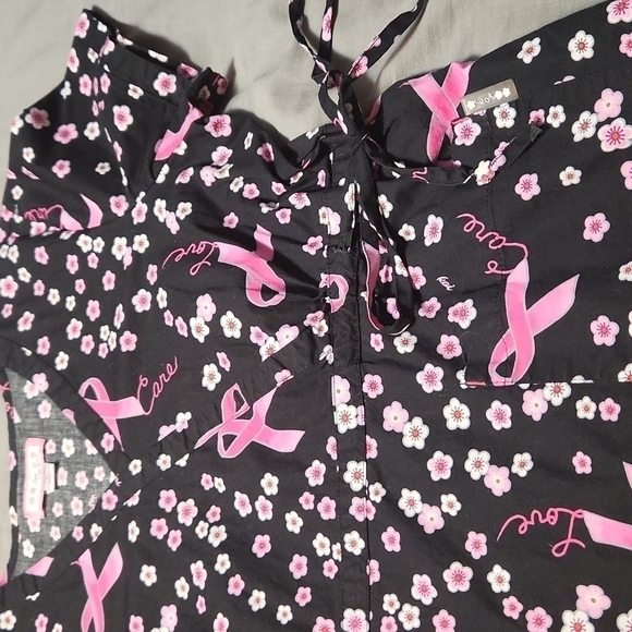 Breast cancer awareness scrub top sz. Large - Picture 2 of 2